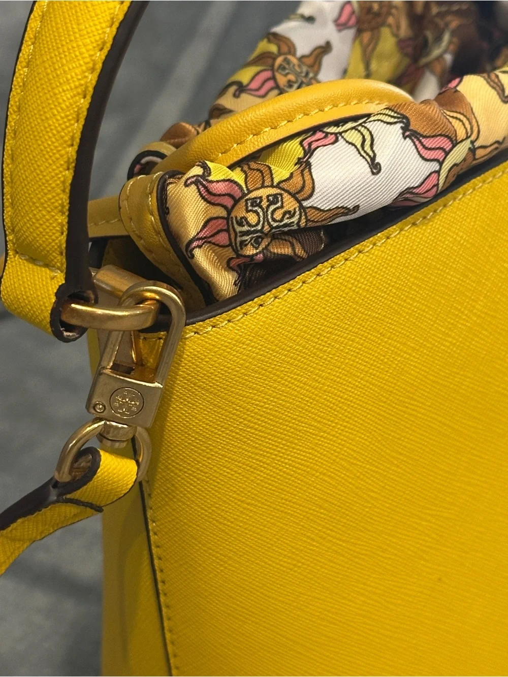 Tory Burch Robinson Mini Bucket Bag